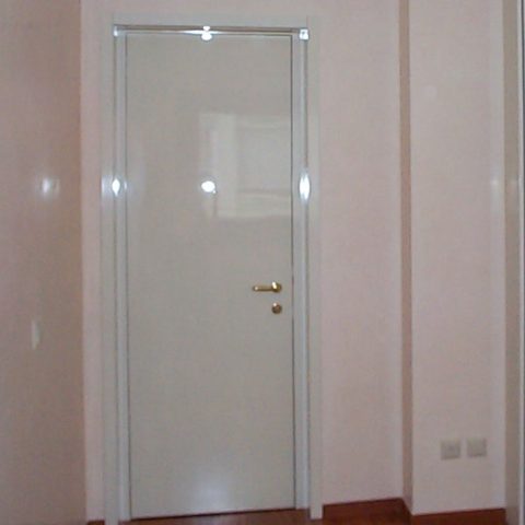 porta-da-interno-laccata-lucida